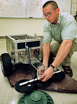 robo1.jpg (43935 bytes)